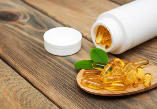 Vitamin E giúp cấp ẩm, làm mềm mô sẹo và mờ thâm
